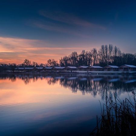 Lake Pochard Holiday Lodges South Cerney Esterno foto